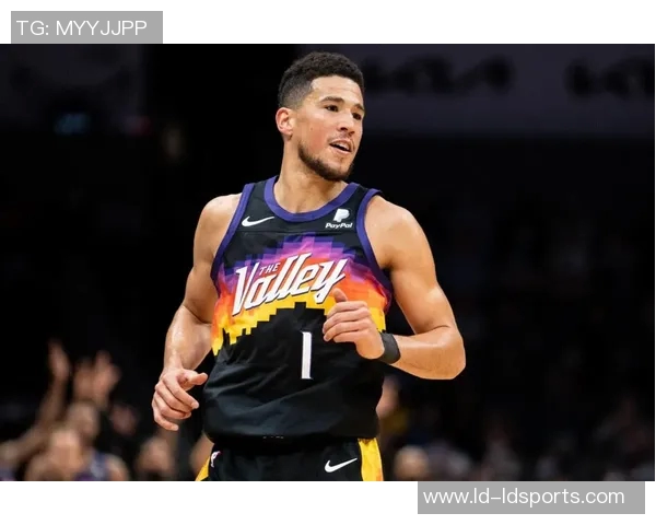 太阳老板称布克在困难时刻坚定支持我展现球队核心价值 太阳老板称布克在困难时刻坚定支持我展现球队核心价值