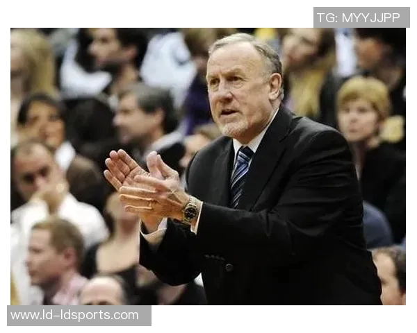 小阿德尔曼强调无私打球是赢得大比分胜利的关键所在 小阿德尔曼强调无私打球是赢得大比分胜利的关键所在