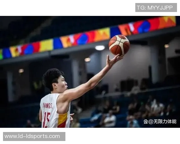 杨瀚森本季表现稳健6场比赛场均贡献3分15板命中率达375