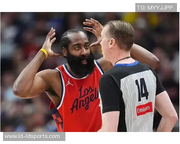 船记:明天裁判报告将揭示哈登明显犯规未被吹的争议真相 船记:明天裁判报告将揭示哈登明显犯规未被吹的争议真相